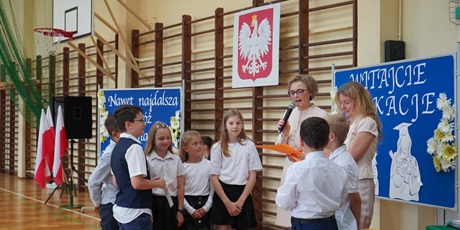 Powiększ grafikę: zakonczenie-roku-szkolnego-454934.jpg