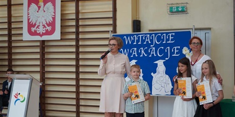 Powiększ grafikę: zakonczenie-roku-szkolnego-454941.jpg