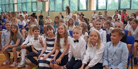 Powiększ grafikę: zakonczenie-roku-szkolnego-454944.jpg