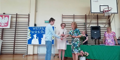 Powiększ grafikę: zakonczenie-roku-szkolnego-454958.jpg